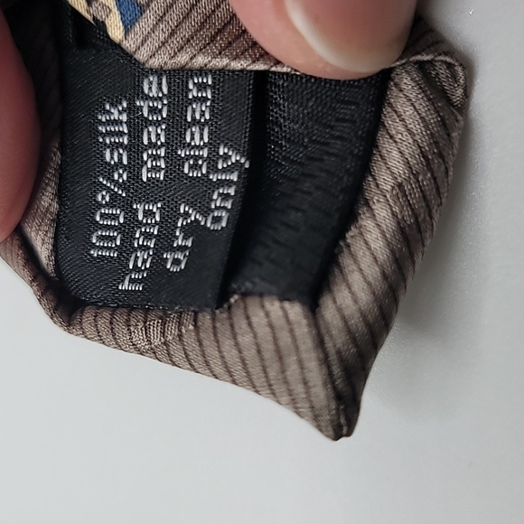 Bill Robinson 100% Silk Beige Tan Geometric Men's Tie - Picture 3 of 3